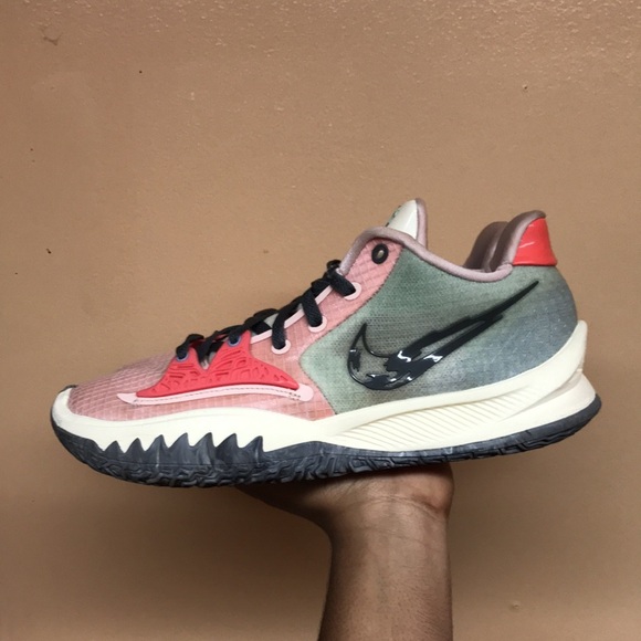 Nike Kyrie 4 Low “Pale Coral” - Picture 4 of 17